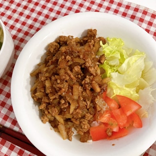 肉味噌丼ぶりトマト添え